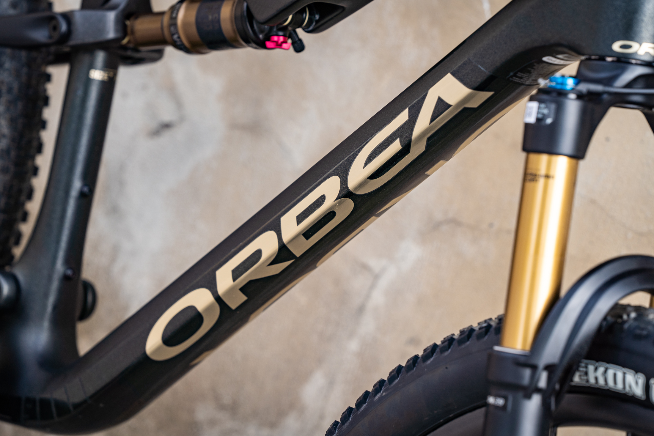 Orbea Oiz 2023 is new-school XC bike with travel