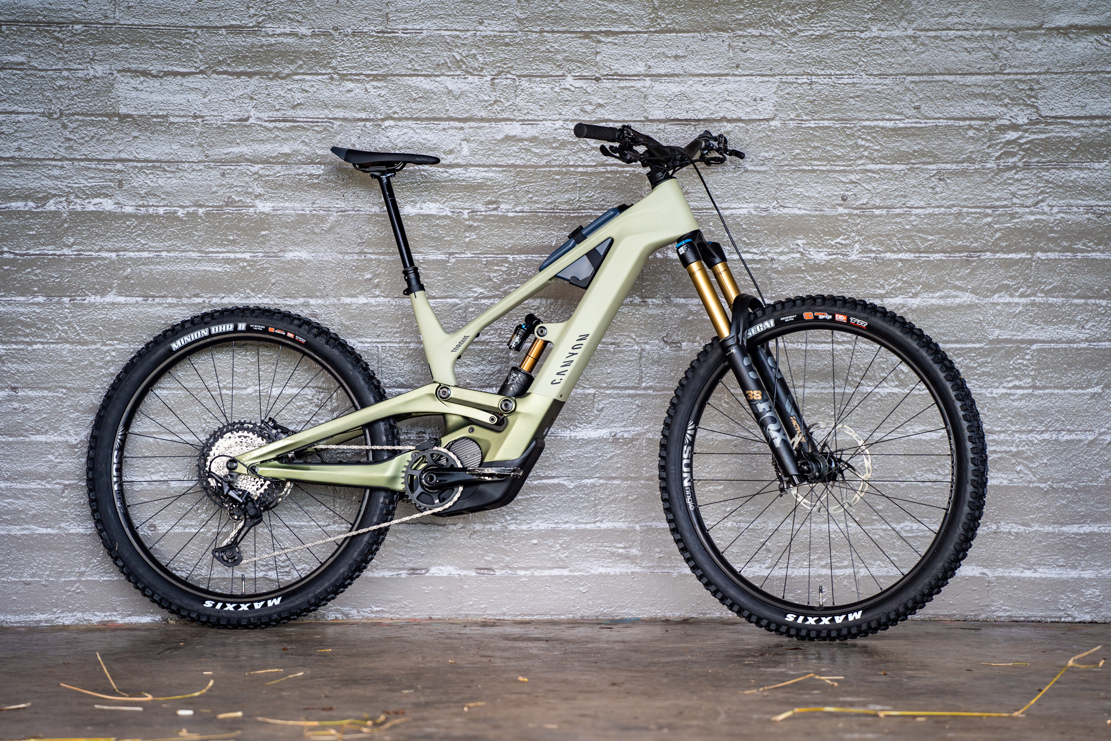 2023 canyon torque:on cf 9 emtb electric