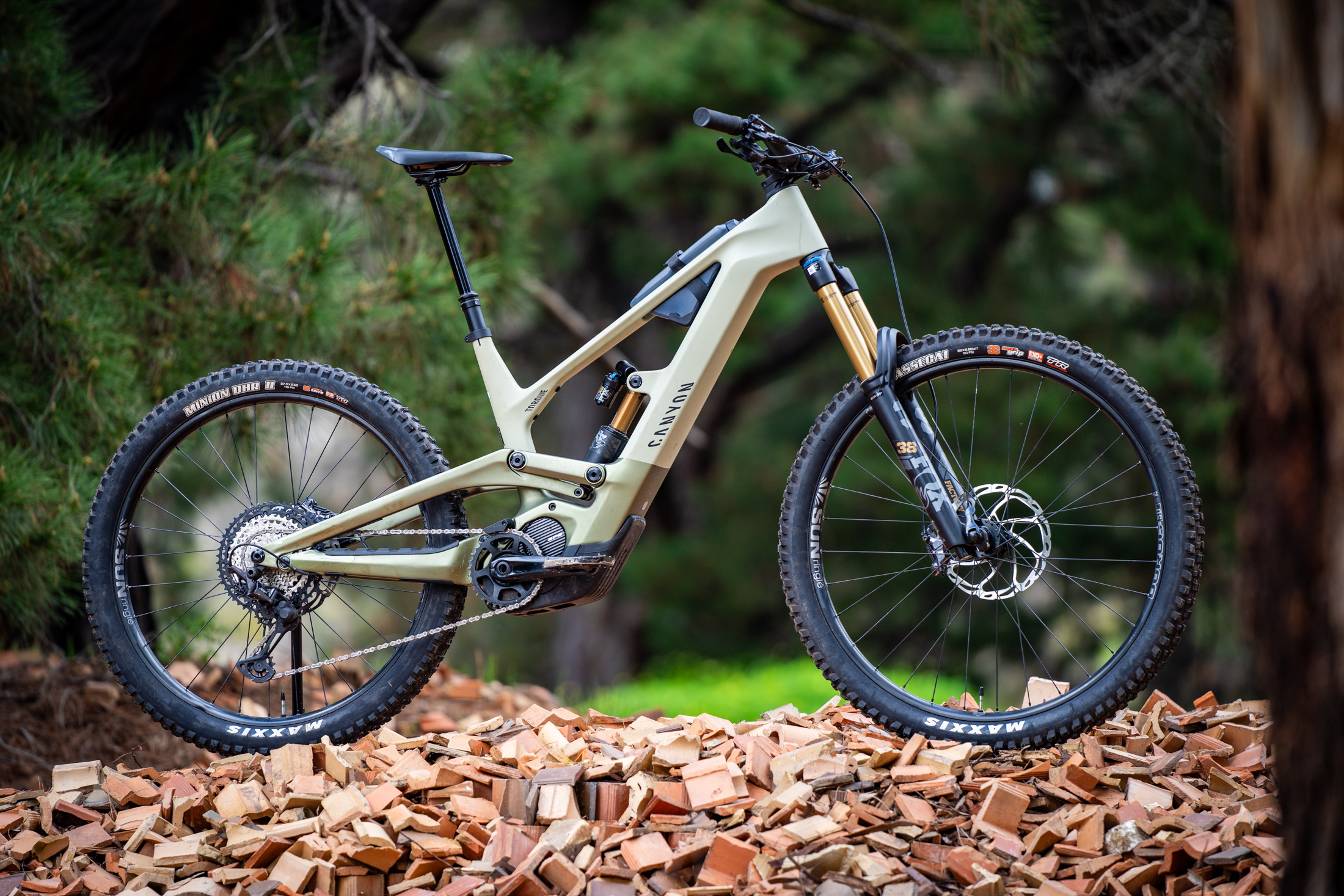 2023 canyon torque:on cf 9 emtb electric