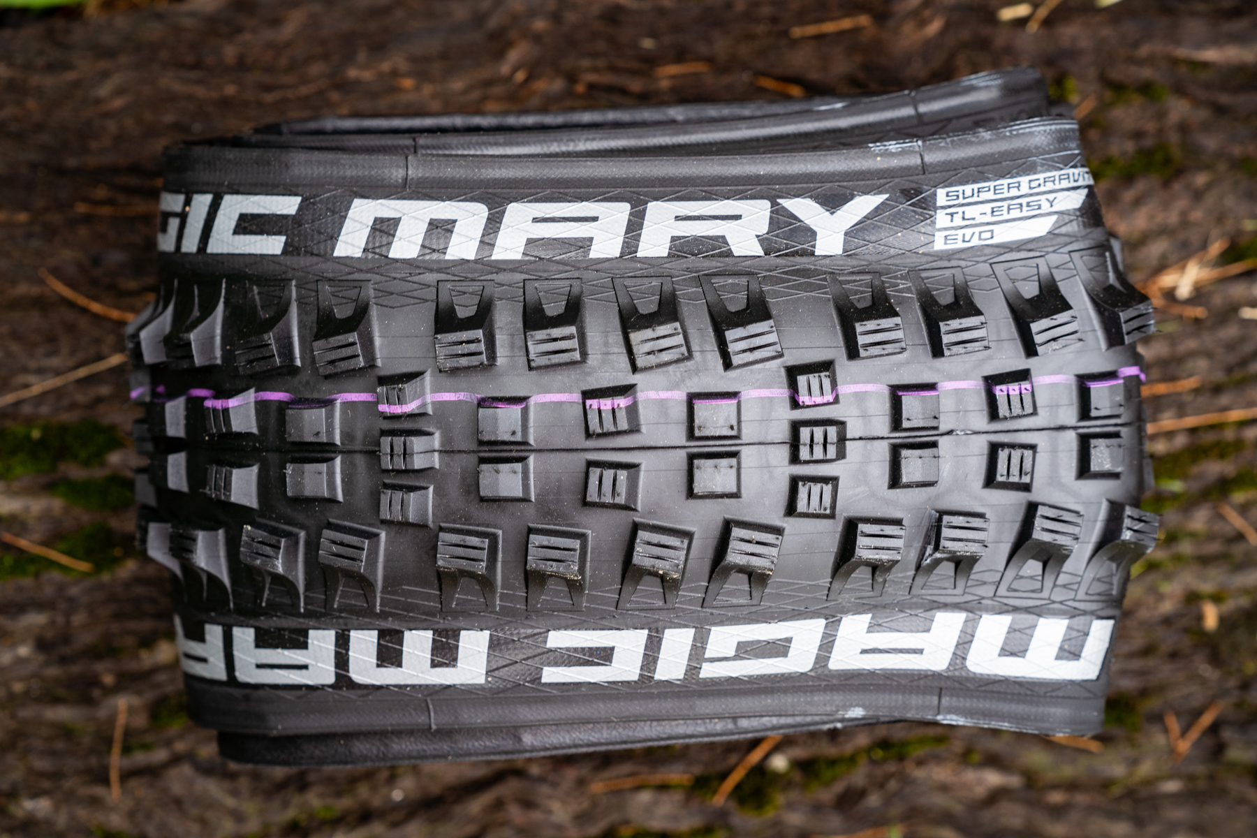 schwalbe magic mary addix ultra soft super gravity 2.4 tyre tire