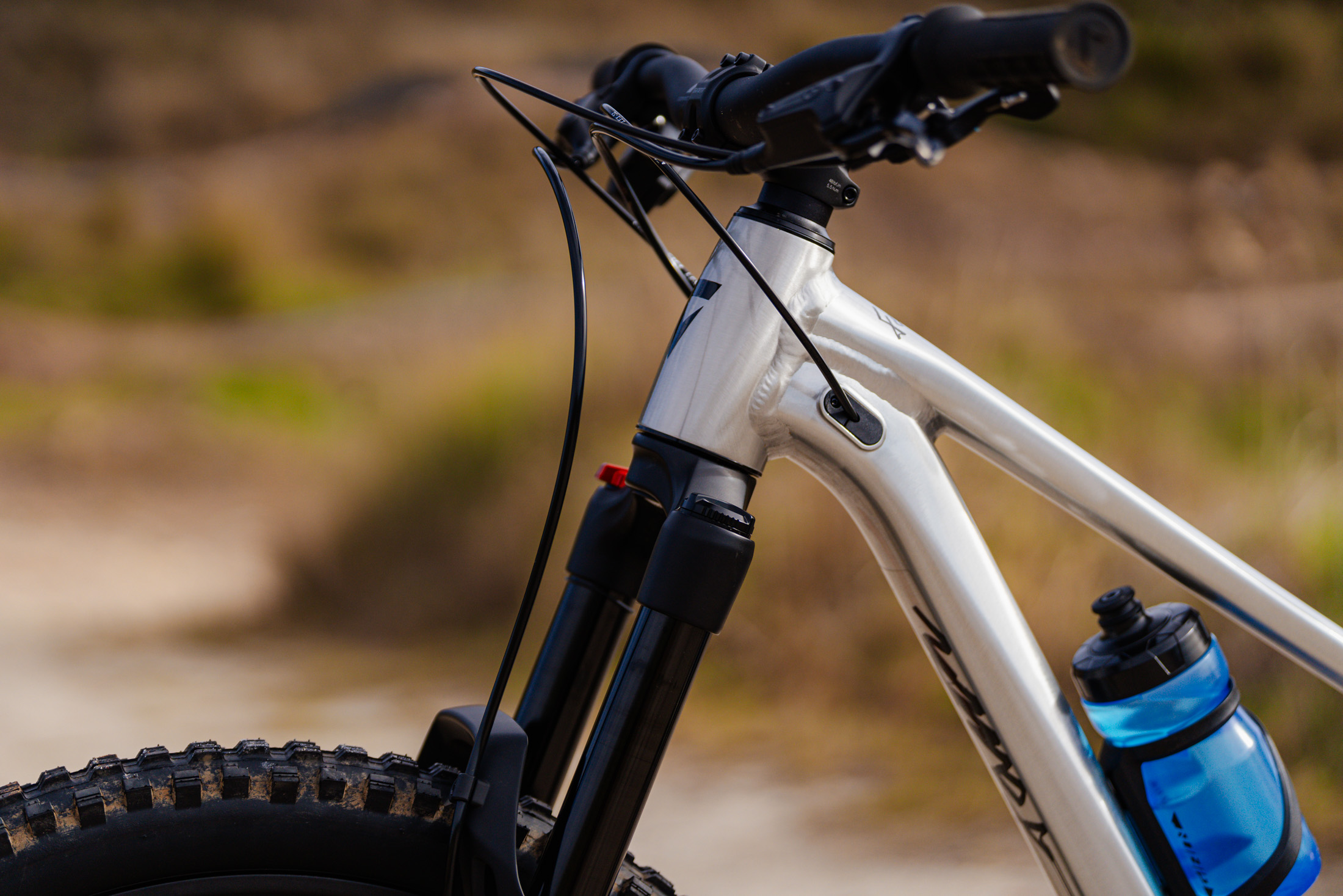 2025 giant faith 24 full suspension kids mountain bike