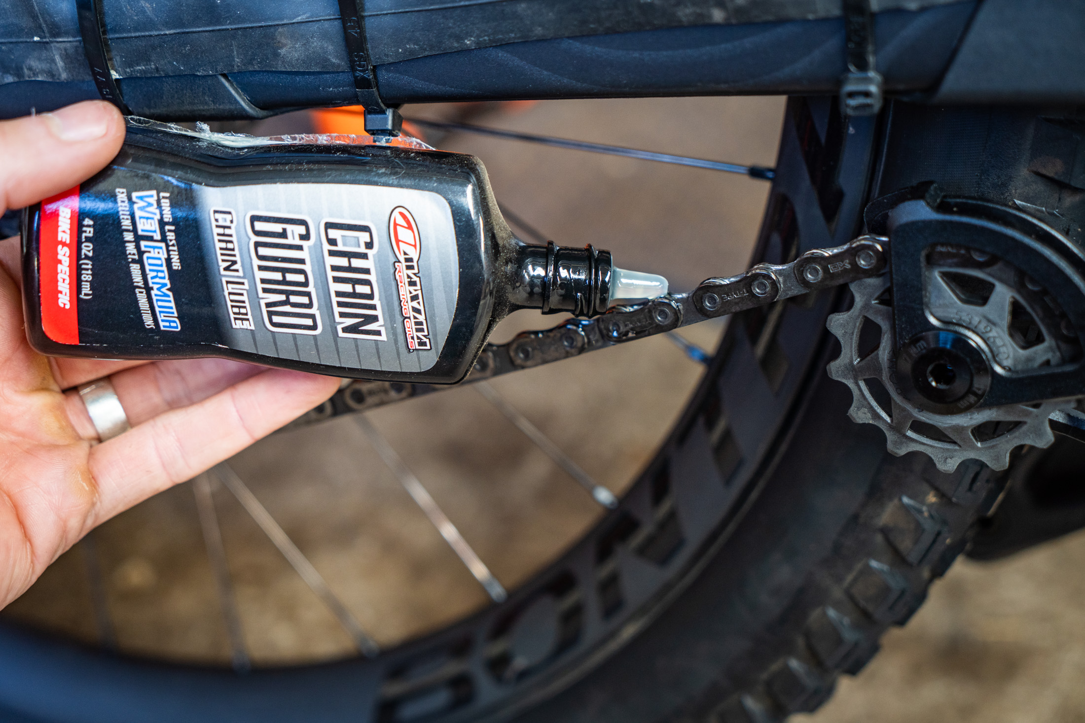 2025 trek slash+ plus weight 9.9 e-mtb electric maxima chain guard lubricant