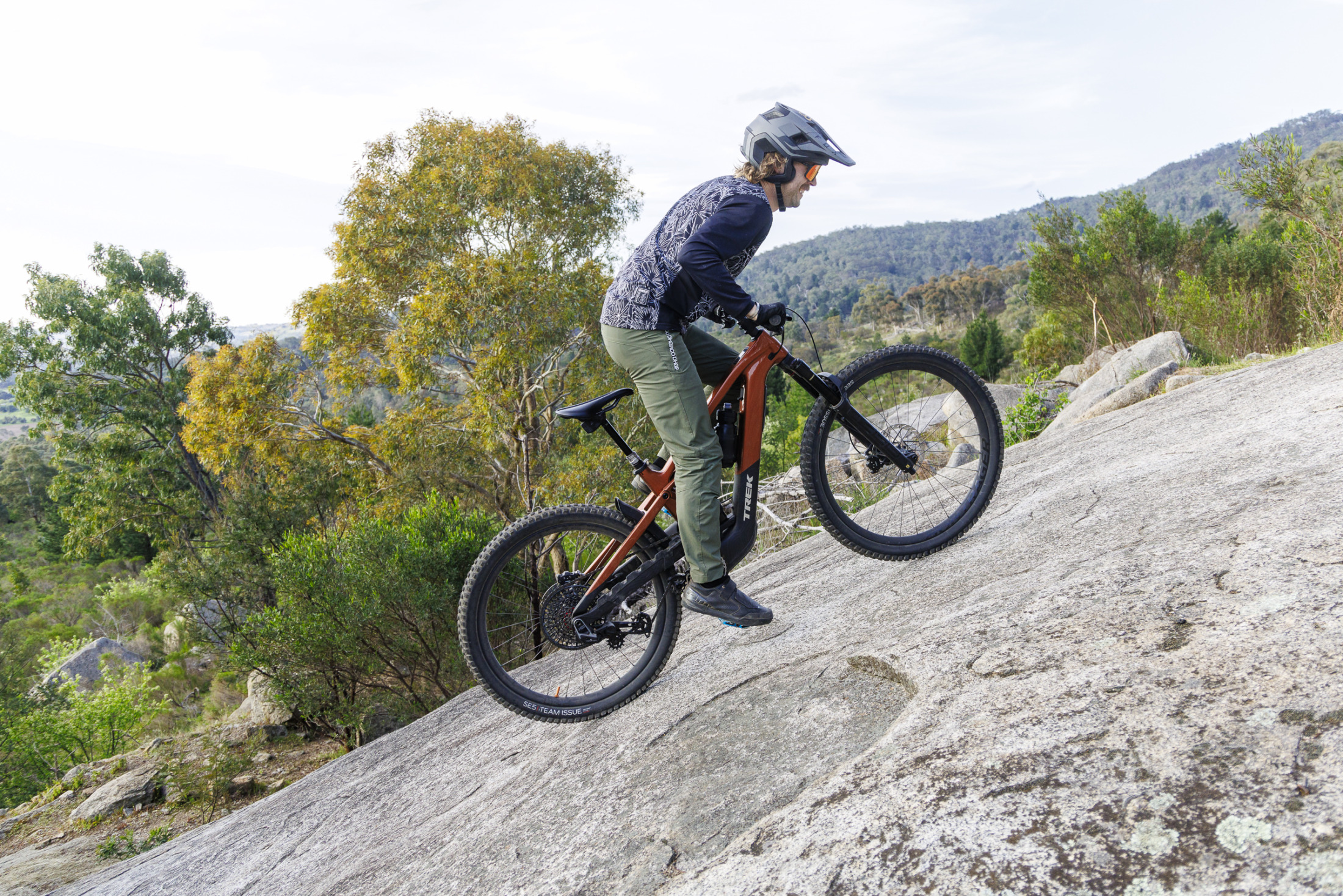 2025 trek slash+ plus weight 9.9 e-mtb electric