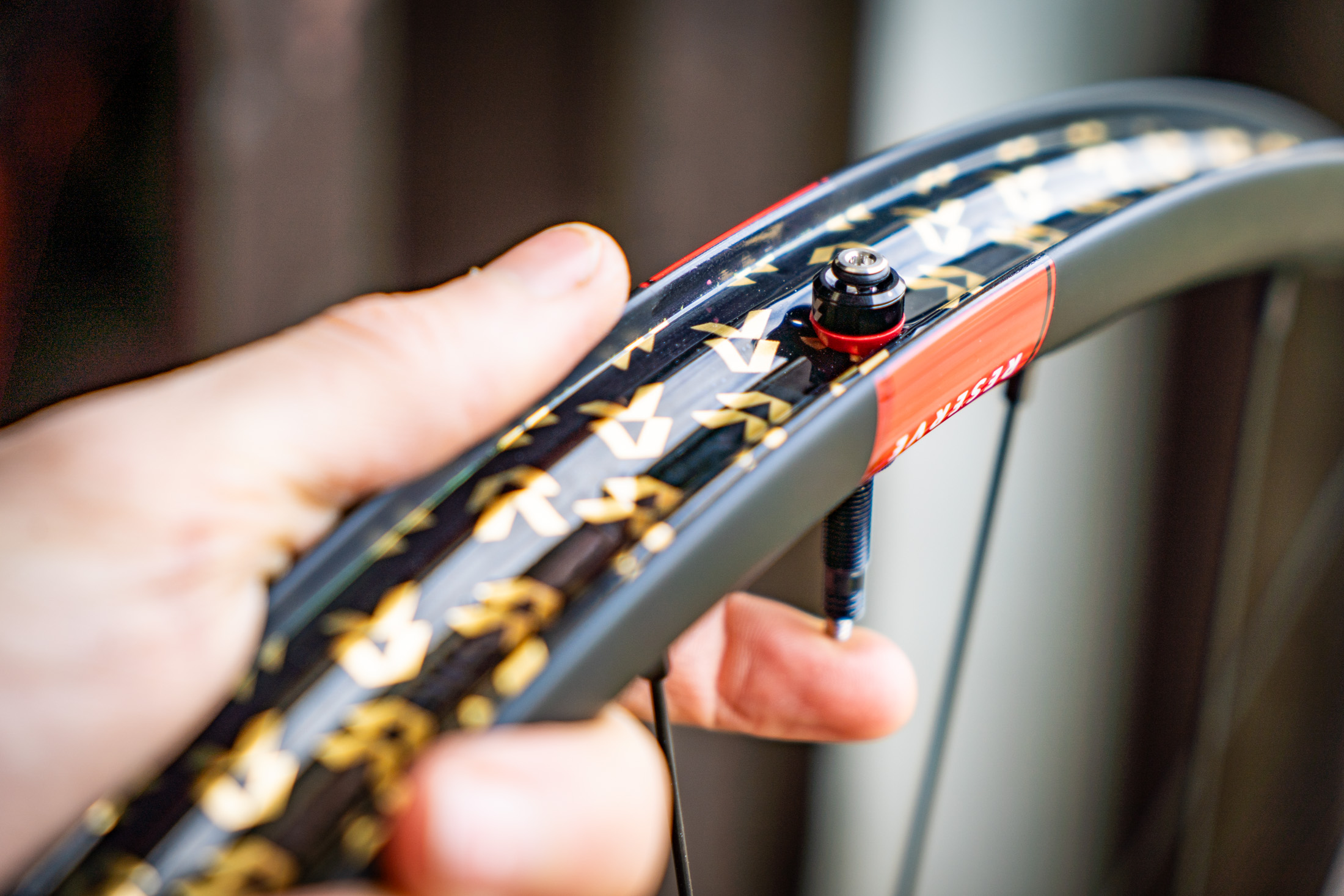 reserve 28|xc carbon wheelset fillmore tubeless valves