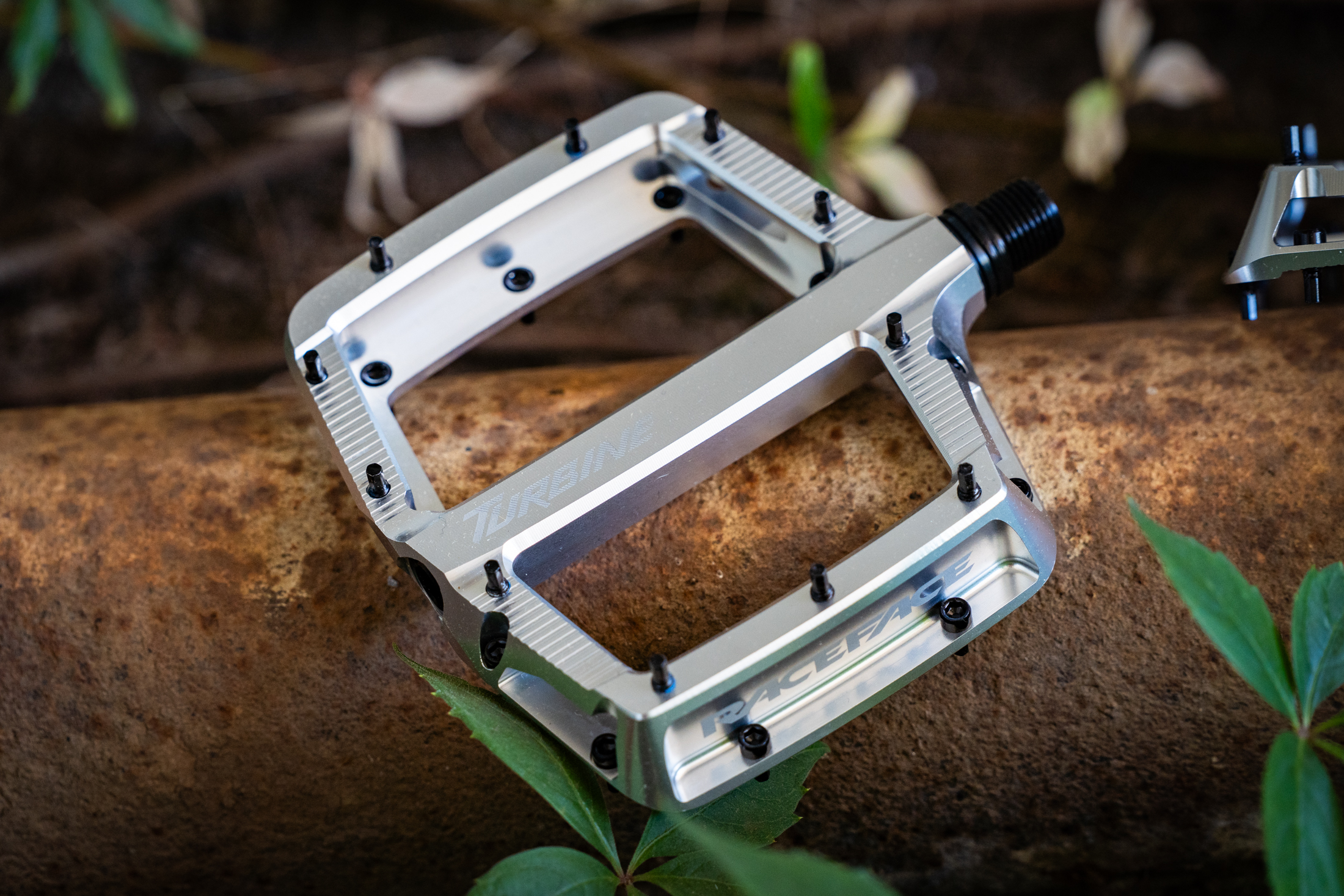 race face turbine flat pedals
