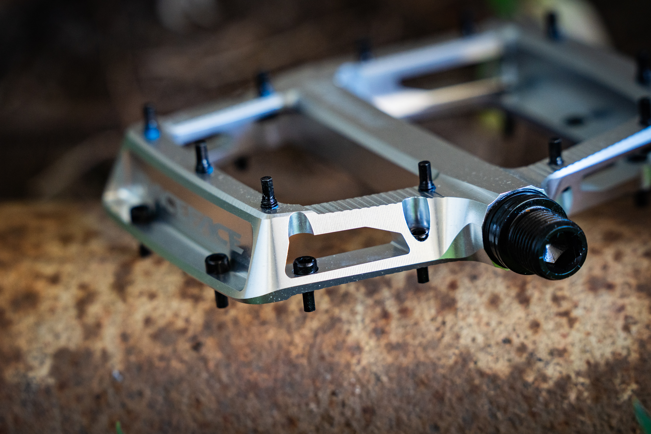 race face turbine flat pedals