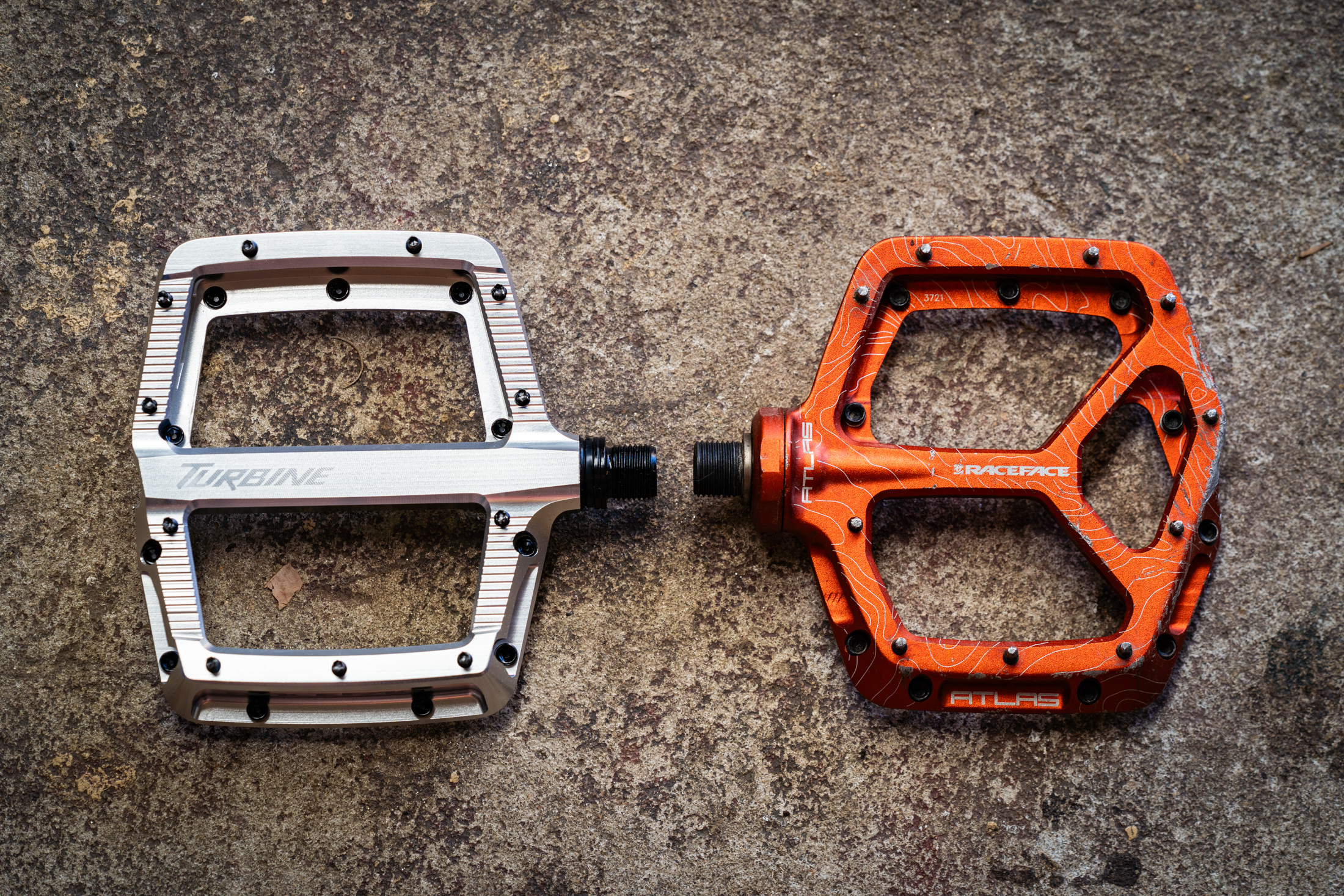race face turbine flat pedals